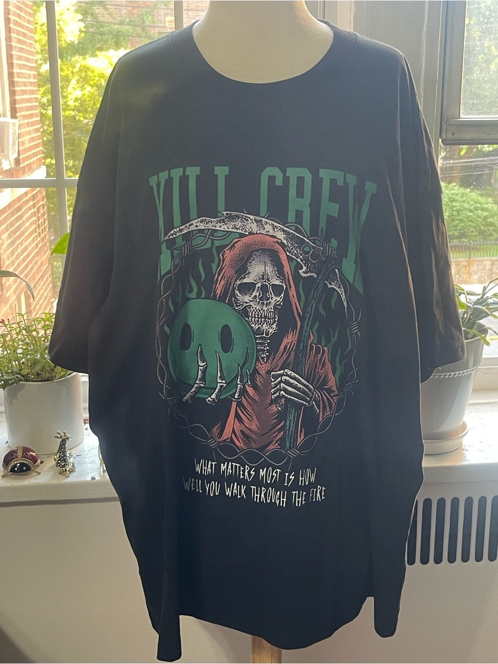 Kill Crew Black Short-Sleeve Graphic Tee with Green & Red Skull Artwork